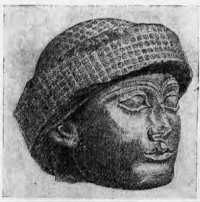 Голова из базальта, найденная в Телло (Вавилон). (Лувоский музей)